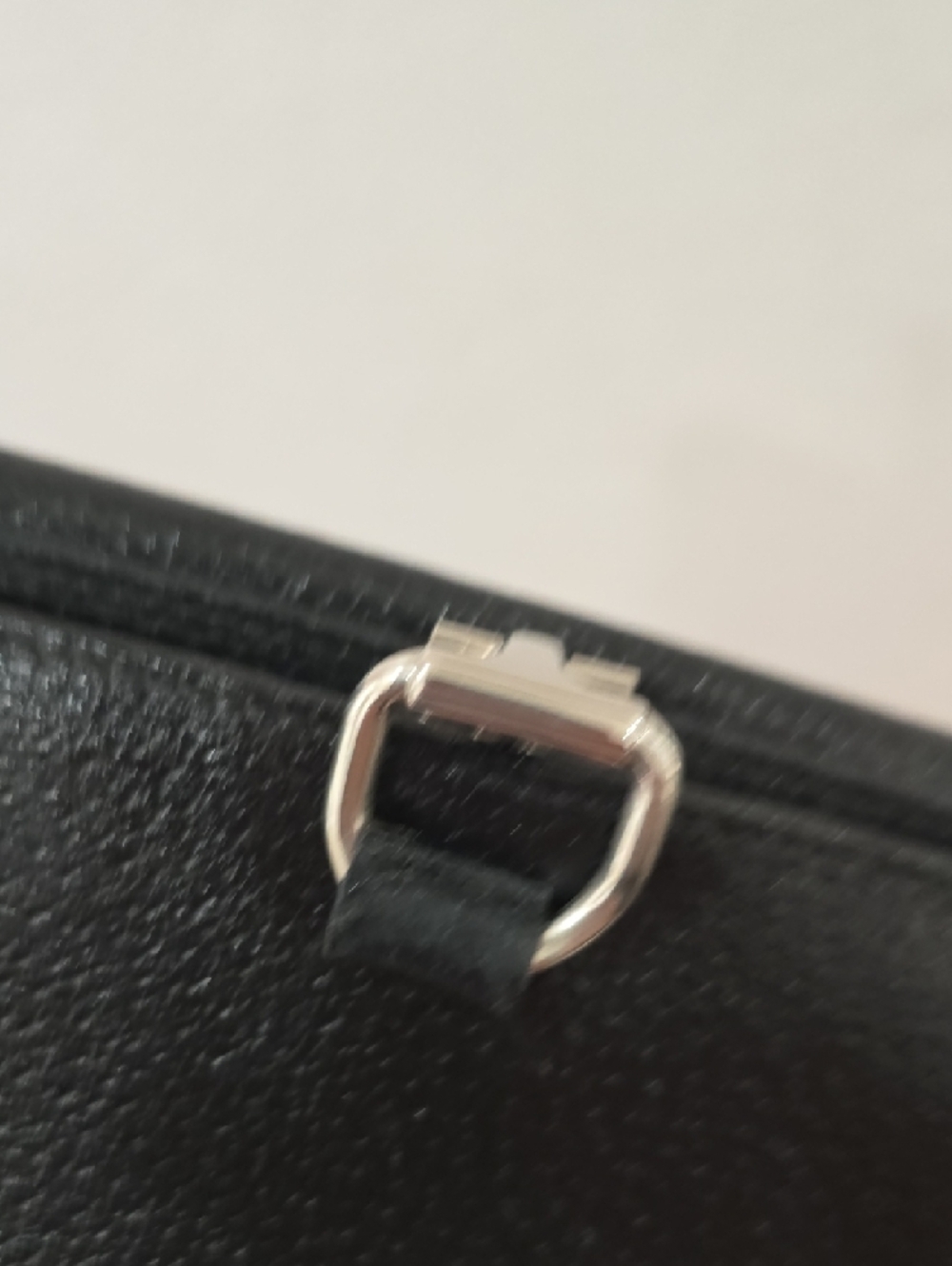 Gucci Black Leather Wallet with Silver Buckle Vintage NWOT - Picture 7 of 14